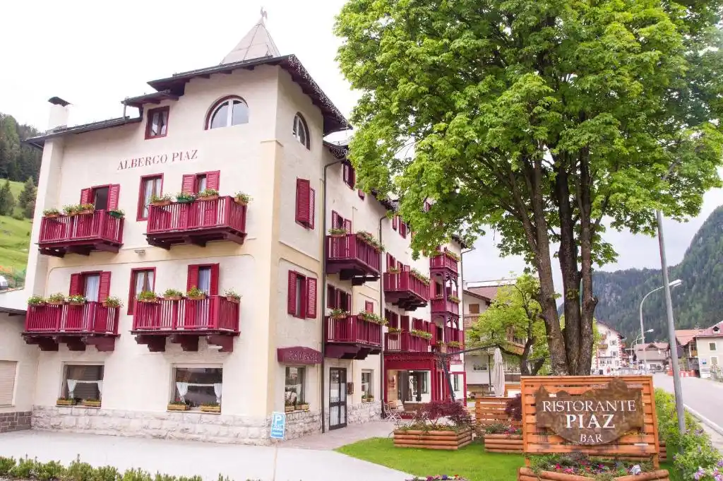 GH Hotel Piaz en Pozza di Fassa, base ideal y económica en Dolomitas