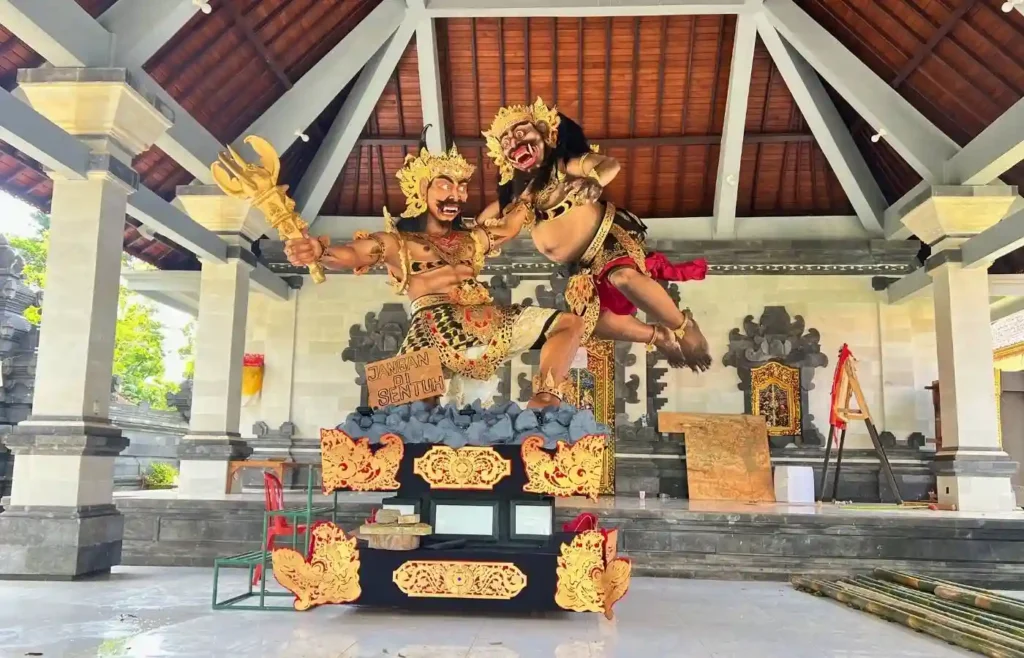 Estatua de monstruo Ogoh-Ogoh para los desfiles previos al Año Nuevo Balinés o Nyepi.