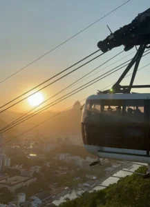 Puesta de sol desde el teleférico del Pan de Azúcar en Río de Janeiro.