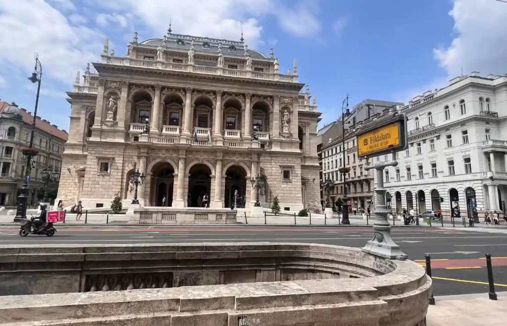 Edificio neorrenacentista de la Ópera Estatal Húngara