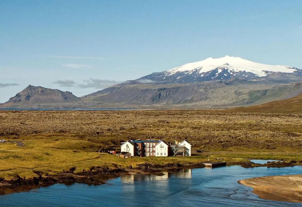 Hotel Búðir junto a la iglesia negra en la Península de Snæfellsnes
