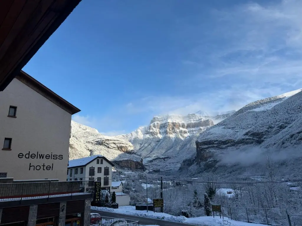 Hotel Edelweiss en Torla, alojamiento acogedor de montaña para excursiones en Ordesa