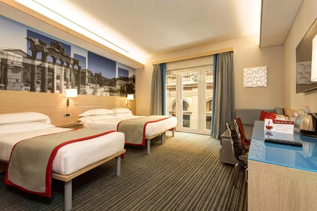 iQ Hotel Roma