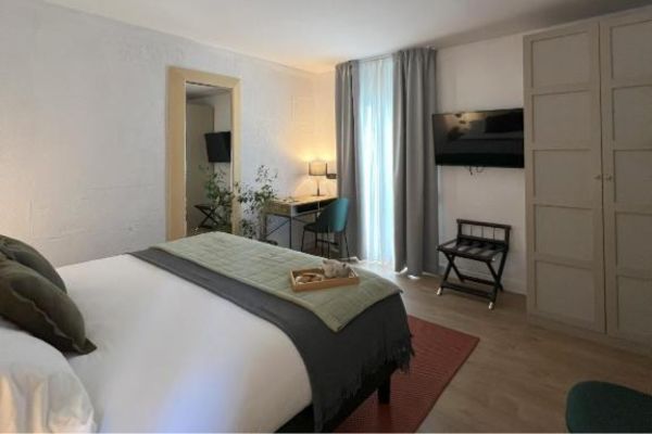 Habitación acogedora del Hotel San Miguel Menorca en el casco antiguo.