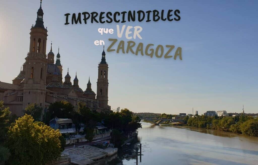 Basílica del Pilar, río Ebro y puente en Zaragoza al atardecer.