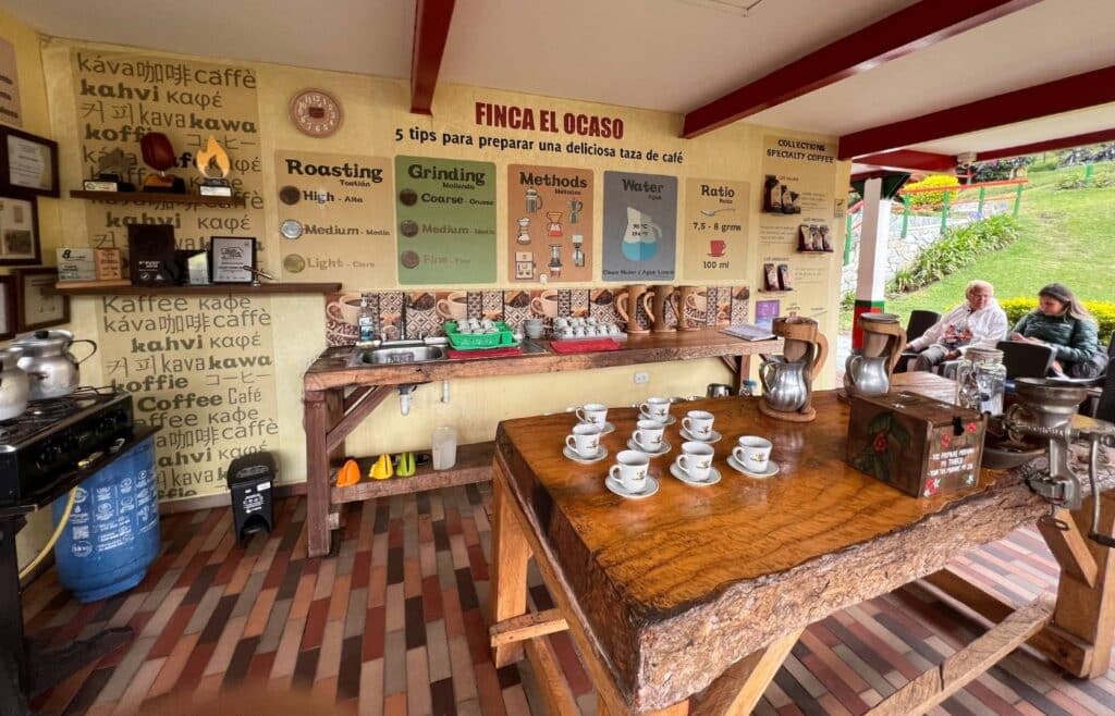Interior de la estación de preparación de café en la Finca El Ocaso, Salento.