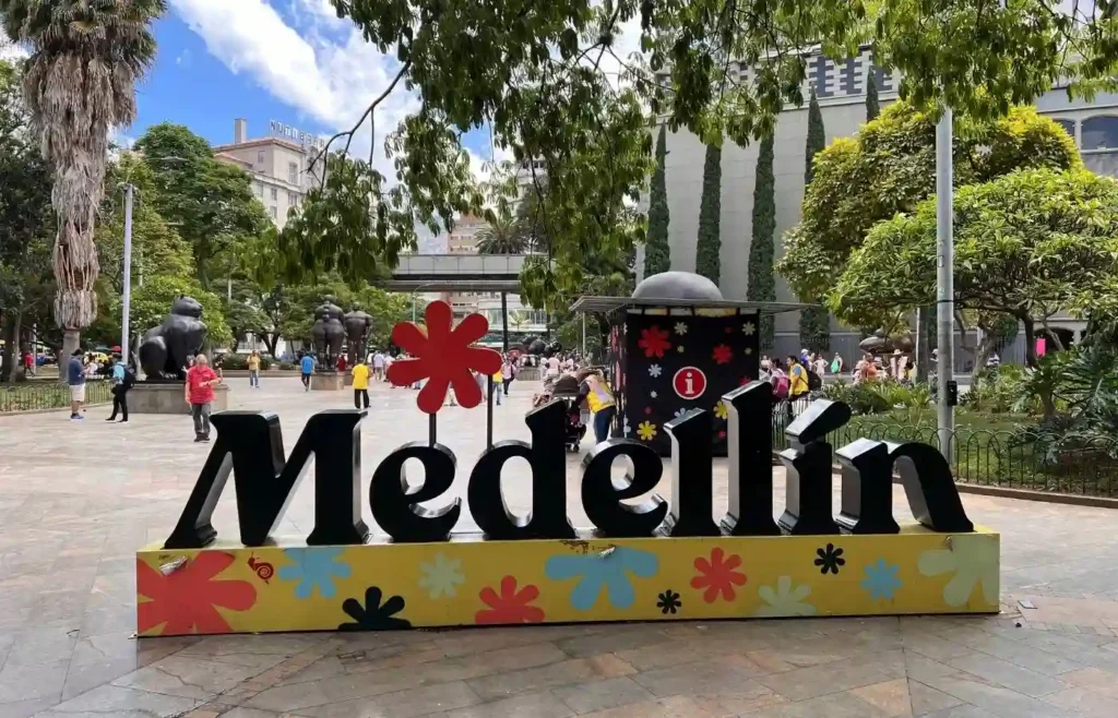 letras medellin turismo centro