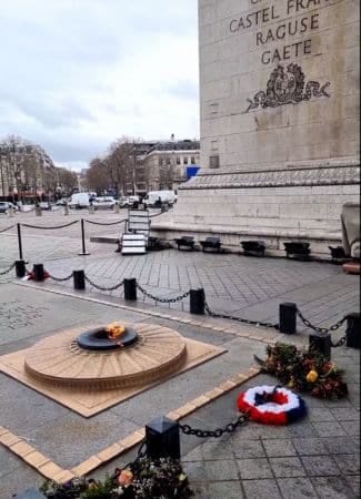 Llama eterna en el Arco del Triunfo