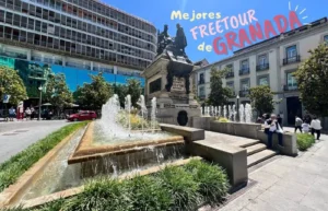 Imagen de portada de "Mejores Free Tour de Granada", mostrando la Fuente de las Batallas en la Plaza del Campillo con el edificio de El Corte Inglés al fondo.