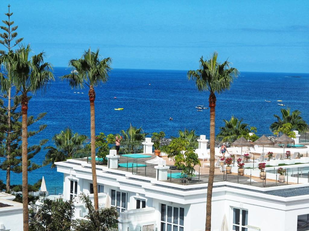 Hotel moderno Flamingo Beach Mate frente al mar en Costa Adeje