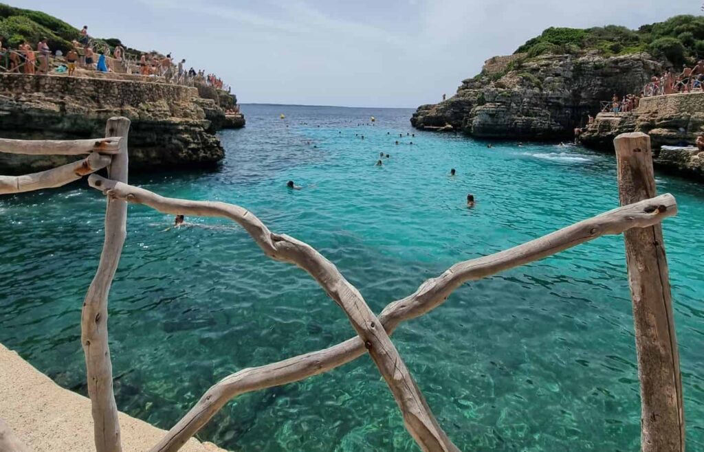 Barandilla típica de Menorca en playas