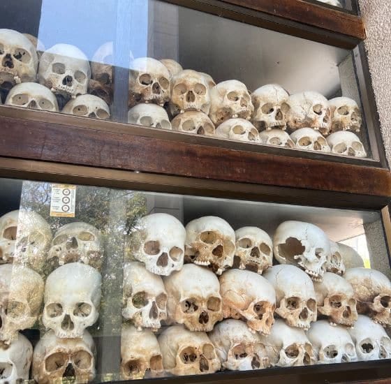 Monumento al holocausto en Phom Penh