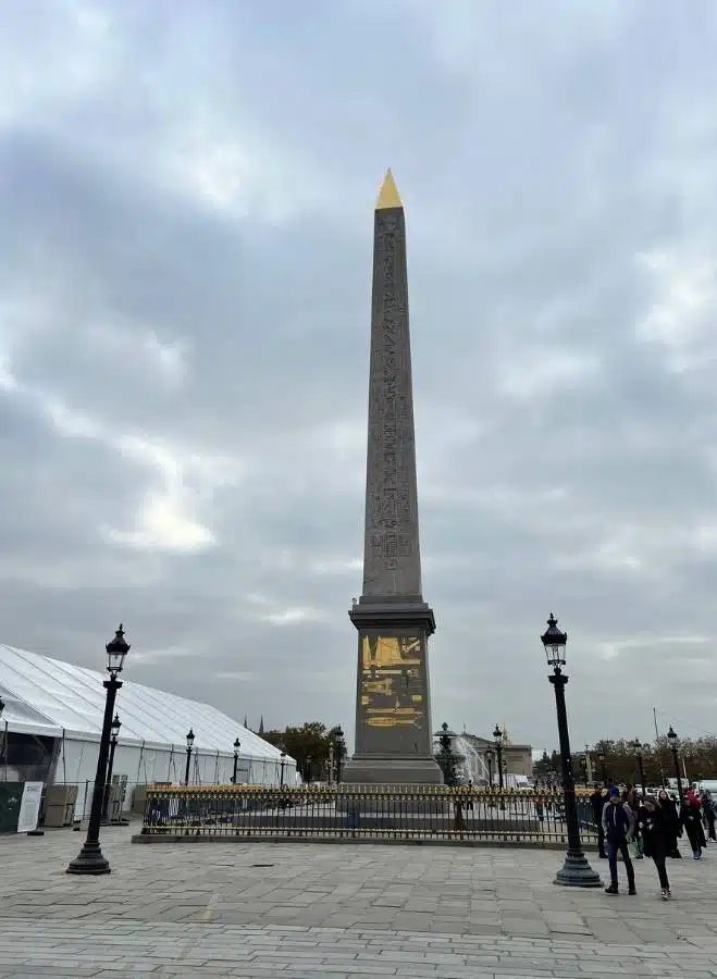 El Obelisco de Luxor situado en el centro de la Plaza de la Concordia.