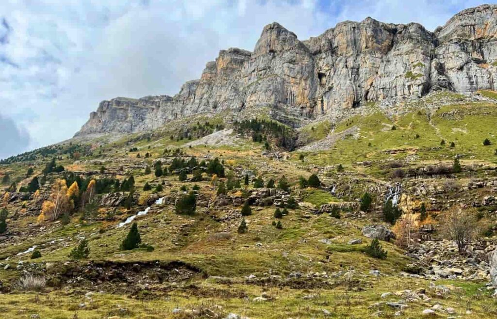 paredes roca macizo ordesa otoño