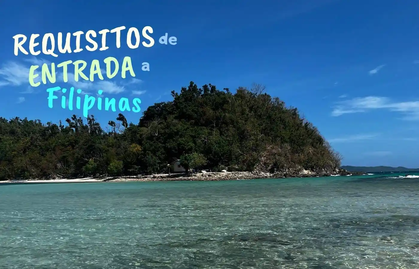 Pasaporte, billetes de avión y un teléfono móvil mostrando el código QR de entrada a Filipinas sobre un mapa del Sudeste Asiático.