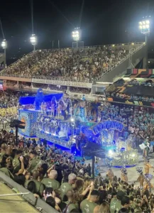 Desfile de las escuelas de samba en el Sambódromo de la Marquês de Sapucaí.