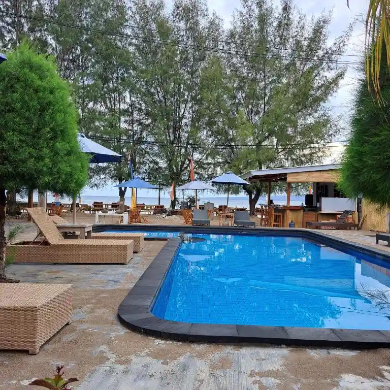 Sandy Beach Bungalows en Gili Air, bungalows de madera a pie de playa frente a Turtle Point