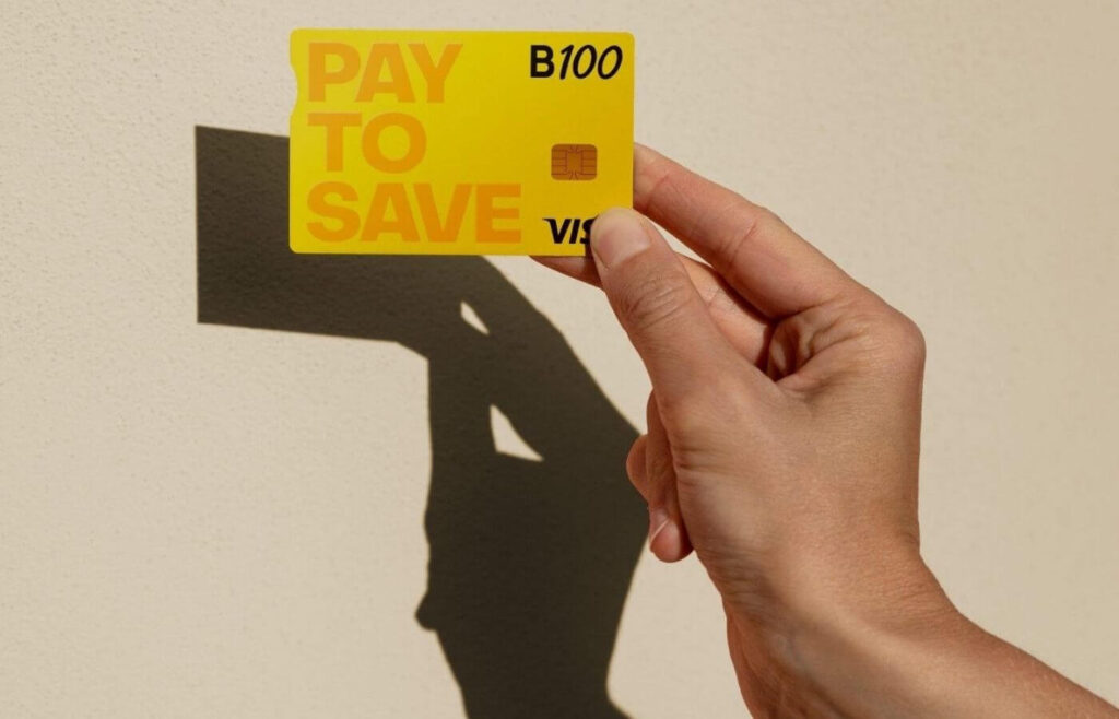 Tarjeta de débito B100 para viajar y pagar sin comisiones.